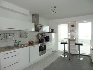 Private kitchen - Holiday Apartment South Beach (Wilhelmshaven)