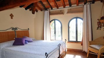 House | 11 bedrooms, individually furnished, bed sheets
