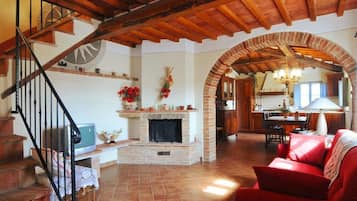 House | 11 bedrooms, individually furnished, bed sheets