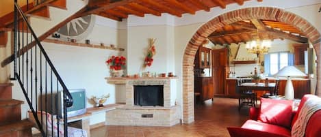 11 bedrooms, individually furnished, bed sheets