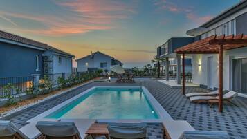 Villa | Pool | Indoor pool, outdoor pool