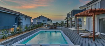 Modern and Spacious Home With Swimming Pool