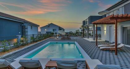 Modern and Spacious Home With Swimming Pool