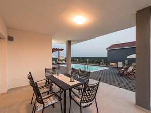 تناول الطعام