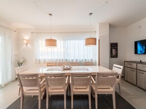 Villa | Dining