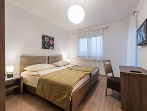 4 عدّة غرف نوم وطراز فريد لكل وحدة وملاءات أسرّة