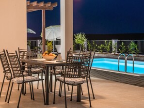 Villa | Pool - Modern and Spacious Home With Swimming Pool (Sukosan)