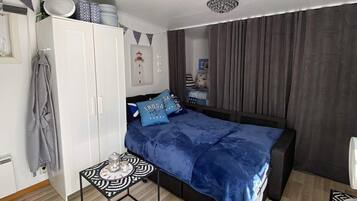 House | 1 bedroom, individually furnished