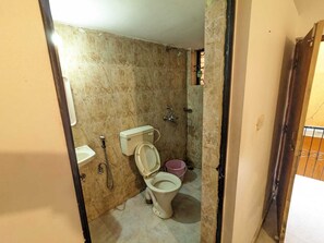 Standard Single Room | Bathroom | Shower - Hotel Bella Residency - Goa (Calangute)