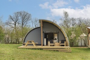 Tent | Exterior