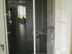 Bathroom - Cosy Holiday Home in Appelscha With a Great View (Appelscha)