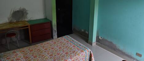 1 habitación, wifi y ropa de cama