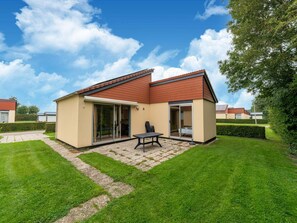 House | Exterior - Holiday Home in Zevenhuizen With Roofed Swim Pool (Zevenhuizen)