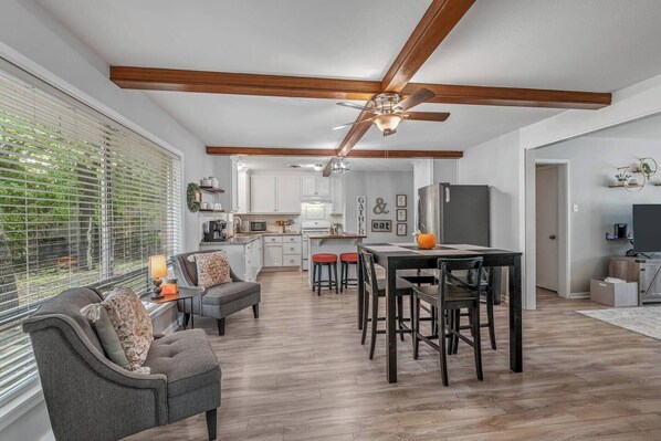 Interior - Shady Wayside Retreat (Bryan)
