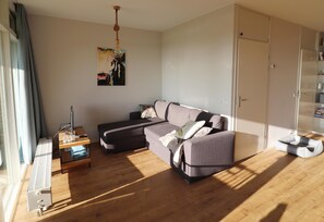 Apartment | Living room - Sunny Apartment Directly on the Heegermeer (Heeg)