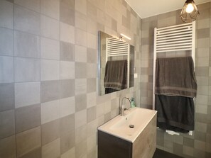 Apartment | Bilik Mandi | Tuala disediakan 