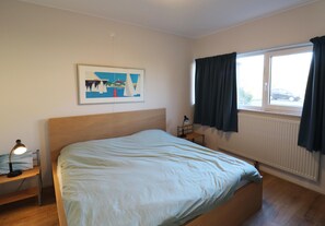 Apartment | 2 bedrooms, individually furnished, bed sheets - Sunny Apartment Directly on the Heegermeer (Heeg)