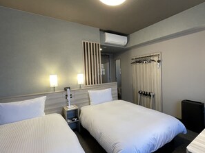 Bureau, fer et planche à repasser, Wi-Fi gratuit, draps fournis