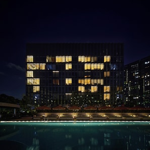 Outdoor pool - The Standard, Singapore (Singapore)