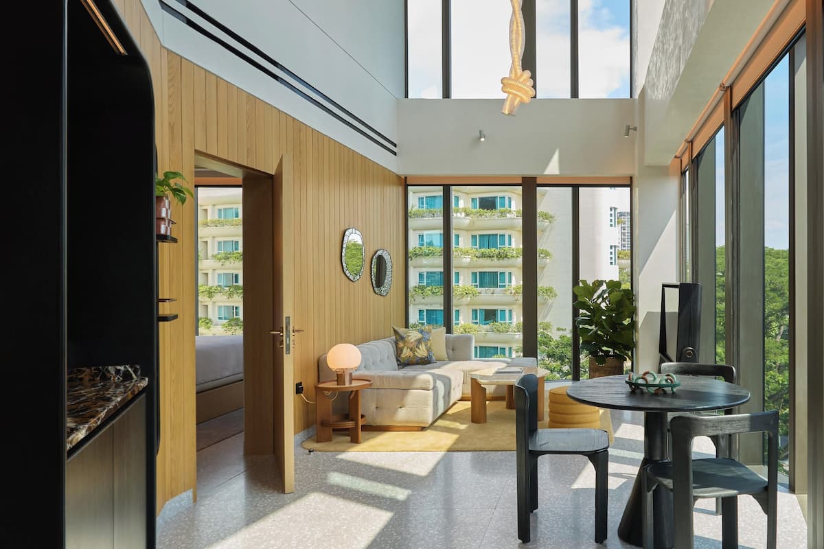 Suite, 1 Bedroom, Pool View | Living area