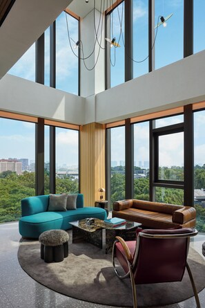 Suite (Spot) | Minibar, in-room safe, desk, laptop workspace - The Standard, Singapore (Singapore)