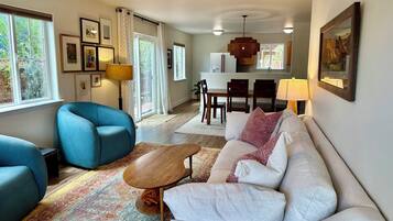 Una Smart TV, libros