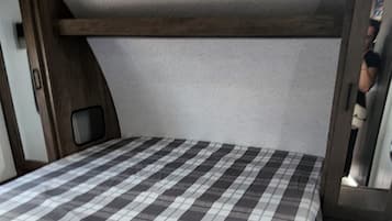 2 多间卧室、熨斗/熨衣板、旅行婴儿床、WiFi