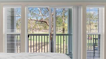 3 slaapkamers, een strijkplank/strijkijzer, gratis wifi, beddengoed