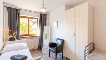 Apartment | 3 bedrooms, individually furnished, bed sheets