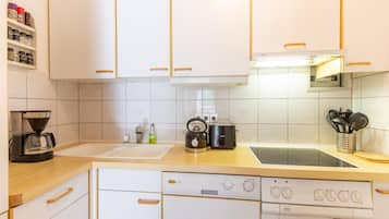 Apartment | Private kitchen | Stovetop