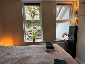 Casa | 2 dormitorios, mobiliario individual, ropa de cama