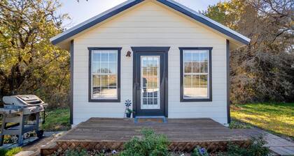 Oak Ridge Cottage ll - Cozy Place To Stay!