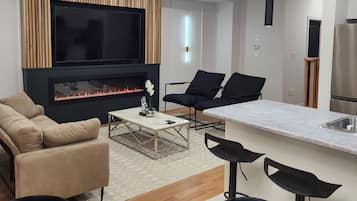 Luxury Ensuite | Living area | Smart TV