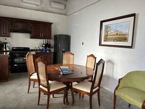 Familienapartment | Eigene Küche | Großer Kühlschrank, Mikrowelle, Ofen, Toaster