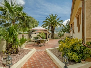 Villa | Exterior