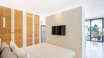 1 bedroom, in-room safe, desk, blackout curtains