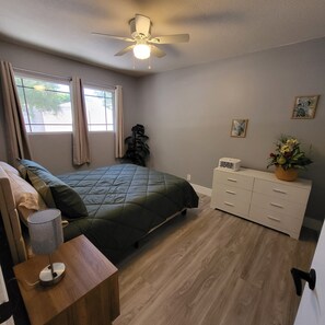 2 chambres, fer et planche à repasser, Wi-Fi, draps fournis