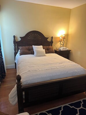 2 bedrooms, iron/ironing board, WiFi, bed sheets