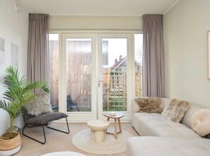 House | Living room - Holiday Home in Vrouwenpolder Near Beach (Vrouwenpolder)