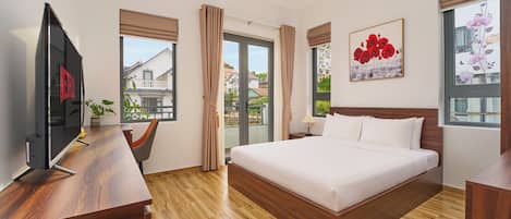 6 bedrooms, desk, iron/ironing board, free WiFi