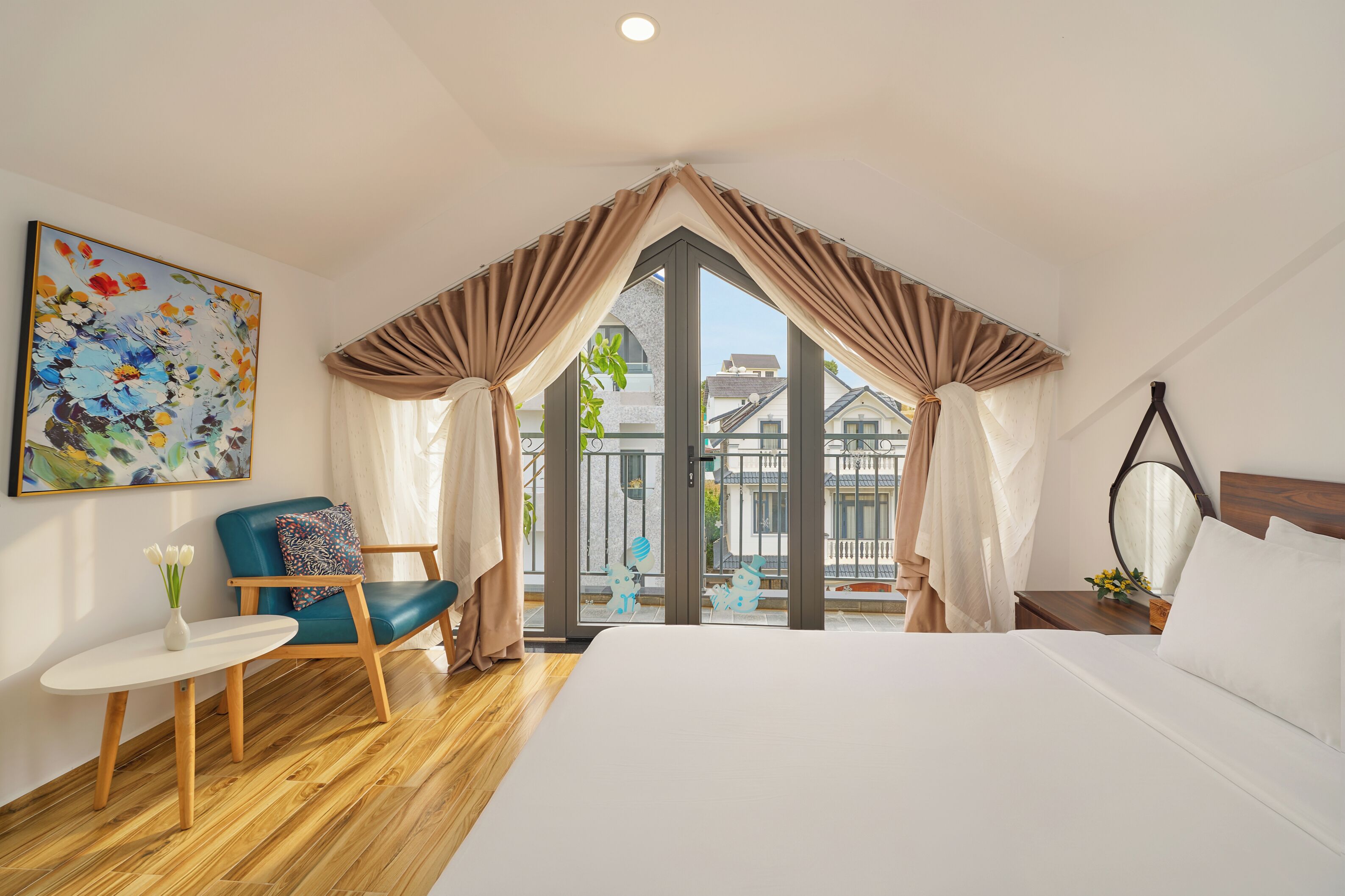 6 bedrooms, desk, iron/ironing board, free WiFi