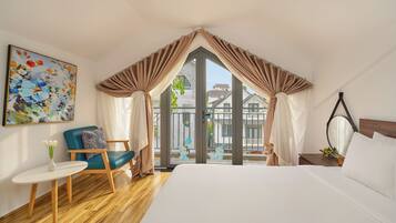 6 bedrooms, desk, iron/ironing board, free WiFi