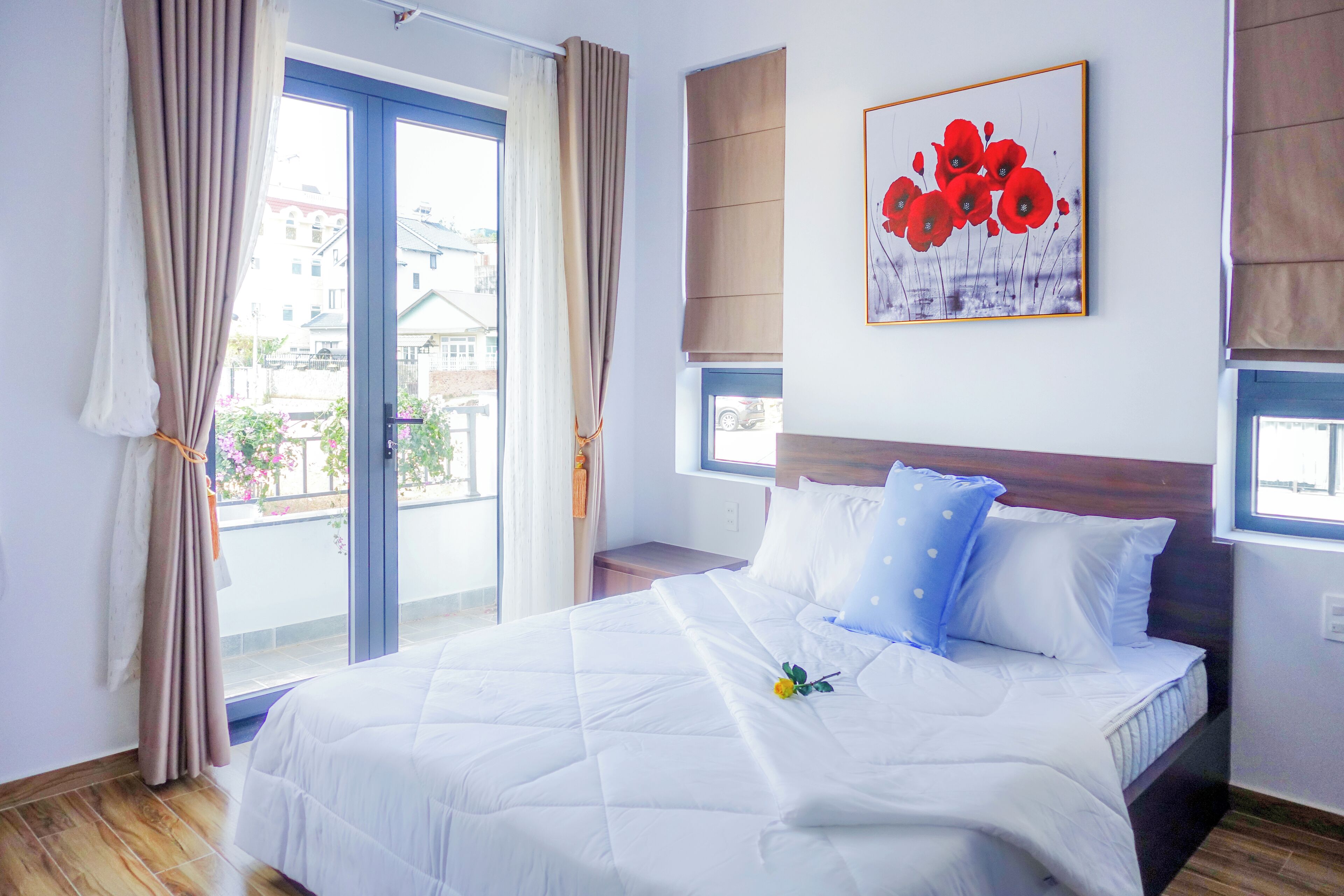 6 bedrooms, desk, iron/ironing board, free WiFi