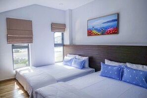 6 bedrooms, desk, iron/ironing board, free WiFi