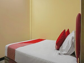 Deluxe Double Room | Bed sheets - OYO 93960 Mirage Haven (Jakarta)