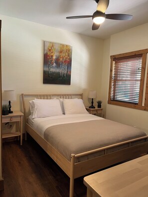 2 bedrooms, iron/ironing board, free WiFi, bed sheets - Lakefront Home away from Home (Osoyoos)