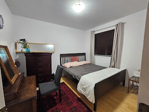 2 bedrooms, iron/ironing board, free WiFi, bed sheets
