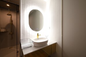Superior Duplex | Bathroom