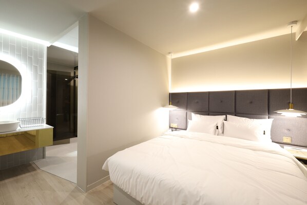Superior Double Room | Soundproofing, free WiFi - Changwon Denvasta Hotel Myeongseo Branch (Changwon)