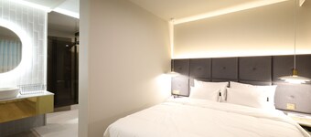 Changwon Denvasta Hotel Myeongseo Branch